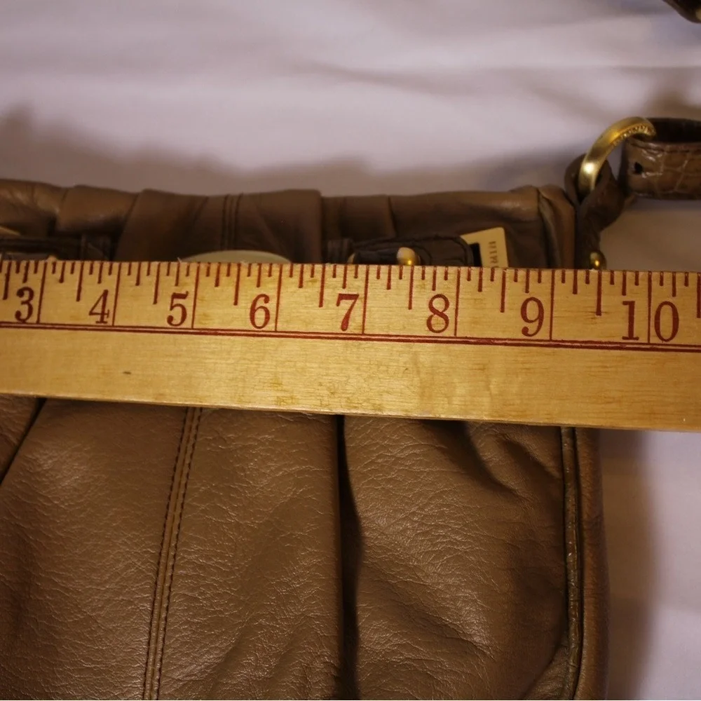 Brahmin‎ Tan Leather Pleated Crossbody Bag Gold Hardware Adjustable Strap